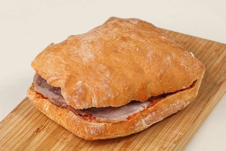 Чиабатта с индейкой и соусом терияки